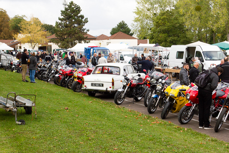 PHOTO DE LA BOURSE DE MOTOS ET AUTOS ANCIENNES, CLASSIQUES ET YOUNGTIMERS D'OCTOBRE 2016 À LONGVIC PHOTO DE LA BOURSE DE MOTOS ET AUTOS ANCIENNES, CLASSIQUES ET YOUNGTIMERS D'OCTOBRE 2016 À LONGVIC
